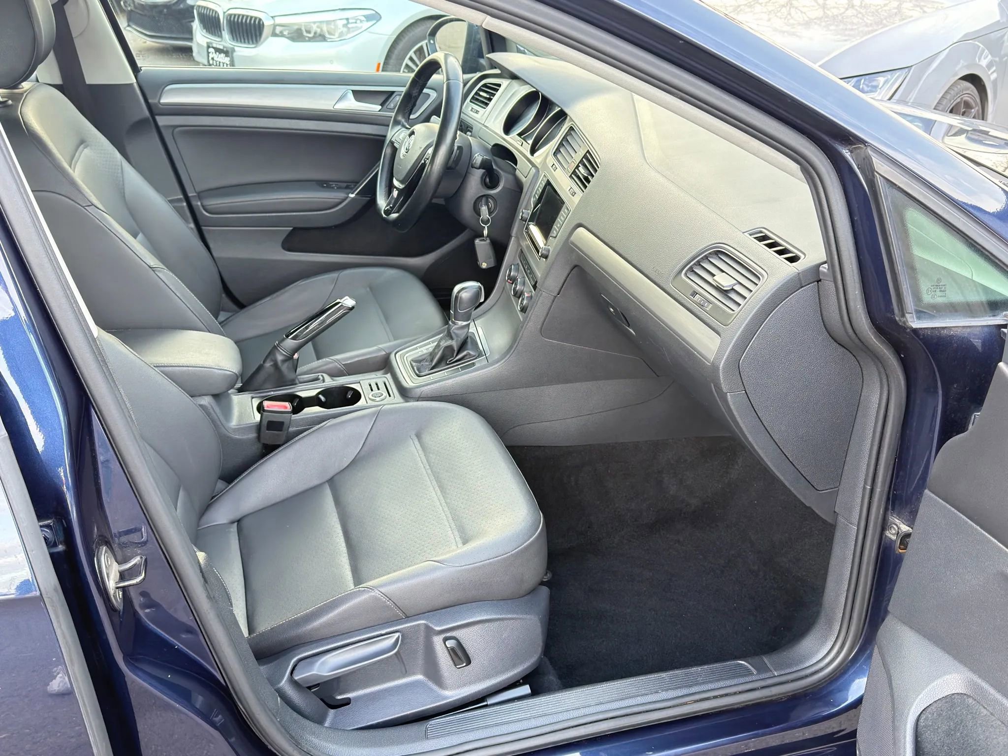 Used 2015 Volkswagen Golf S image 13