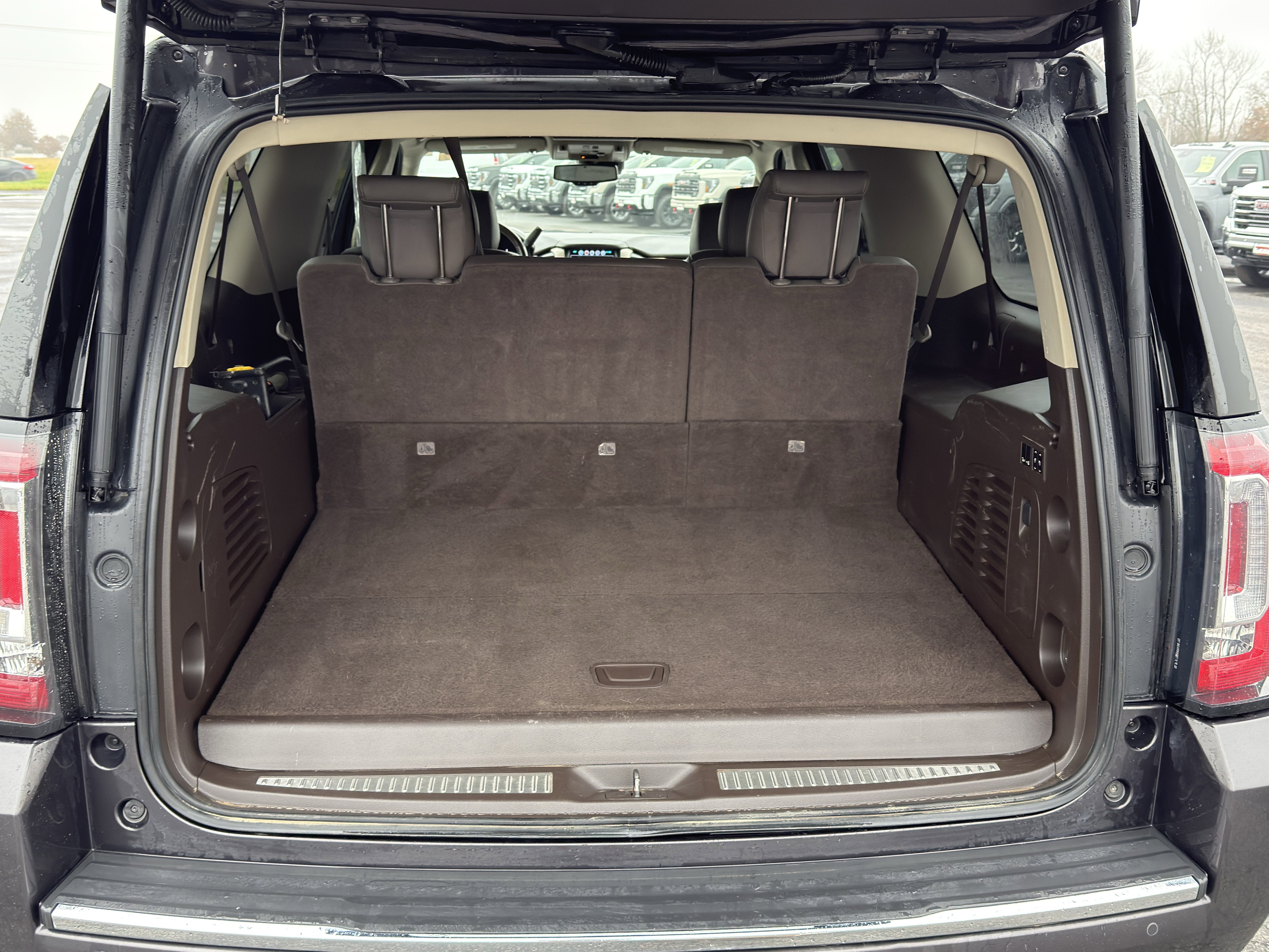Used 2017 GMC Yukon XL Denali w/ Open Road Package image 15