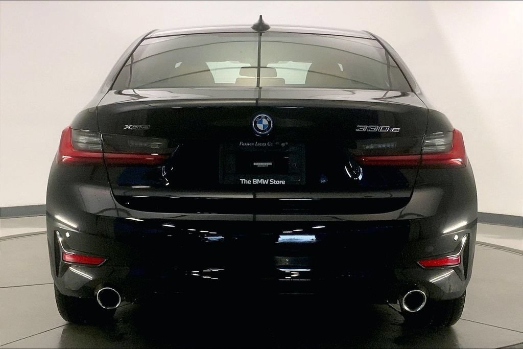 Used 2022 BMW 330e xDrive w/ Premium Package AWD/4WD image 3
