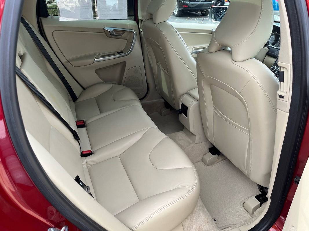 Used 2016 Volvo XC60 T6 w/ Proximity Package image 23