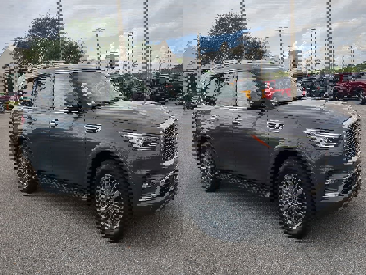 Used 2024 INFINITI QX80 Luxe image 2