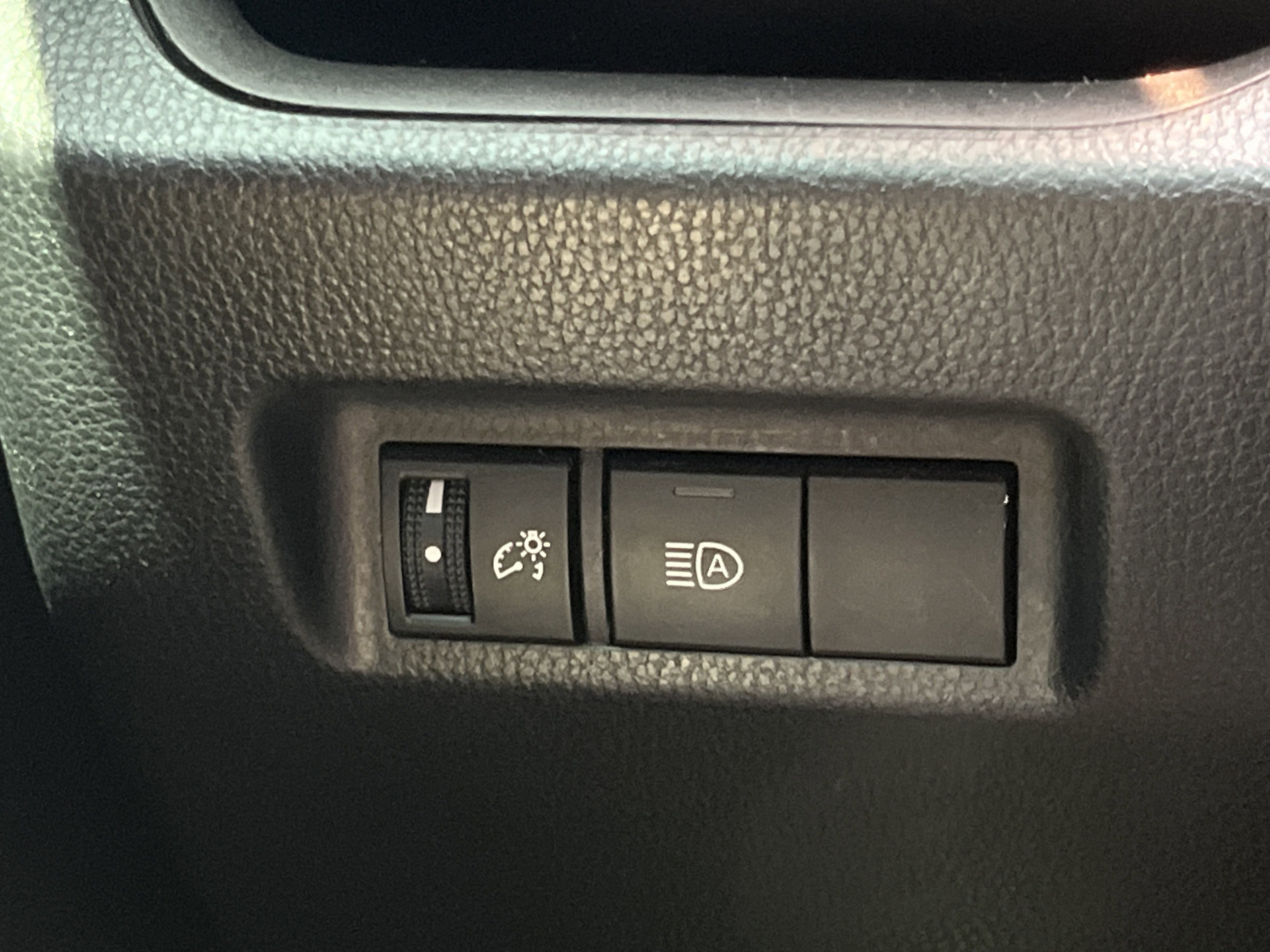 Used 2020 Toyota RAV4 XLE FWD image 13