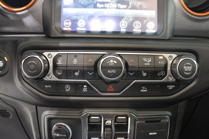 Used 2023 Jeep Gladiator Mojave w/ Cold Weather Group AWD/4WD image 32