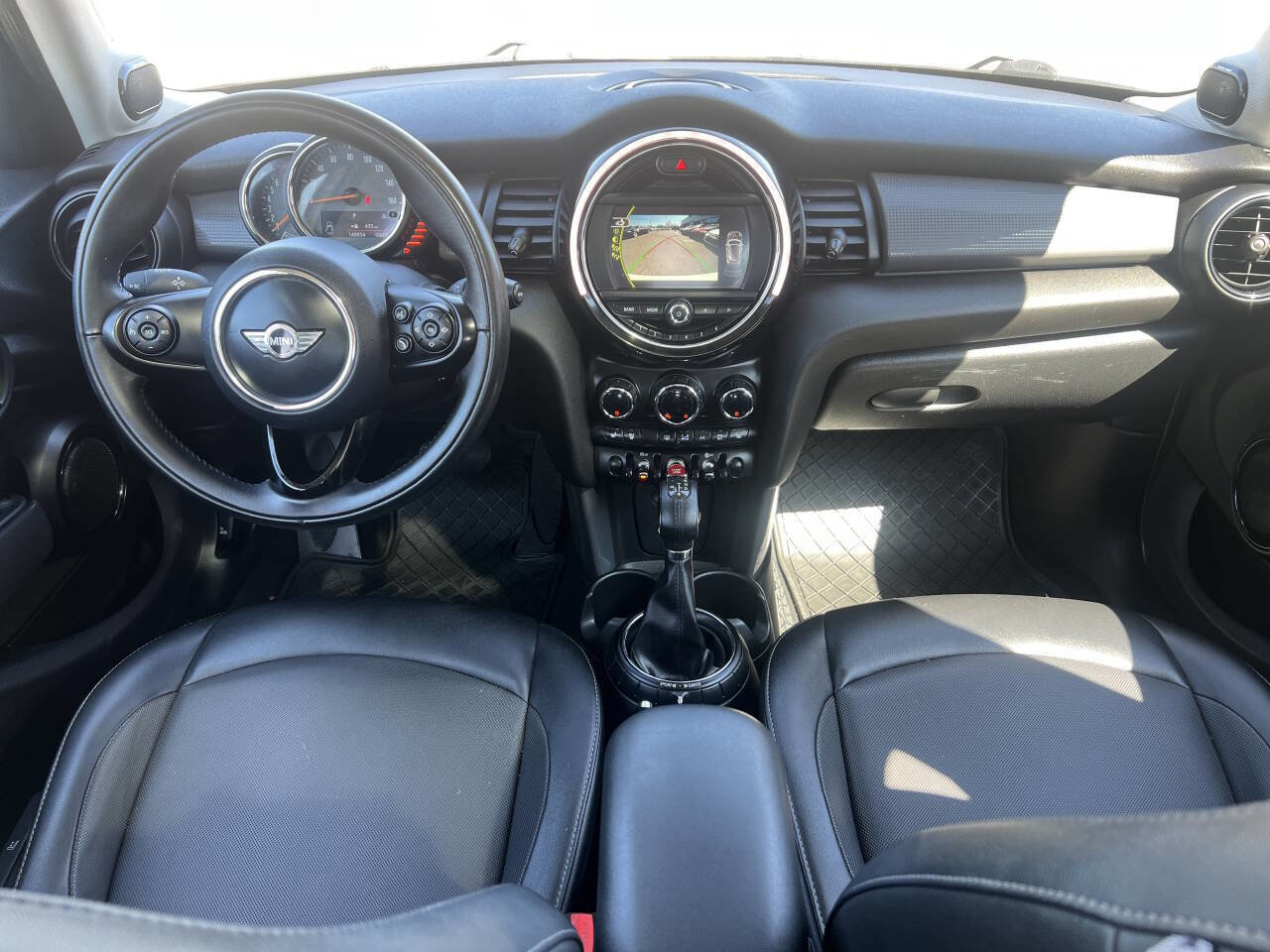 Used 2015 MINI Cooper 4-Door Hardtop image 16