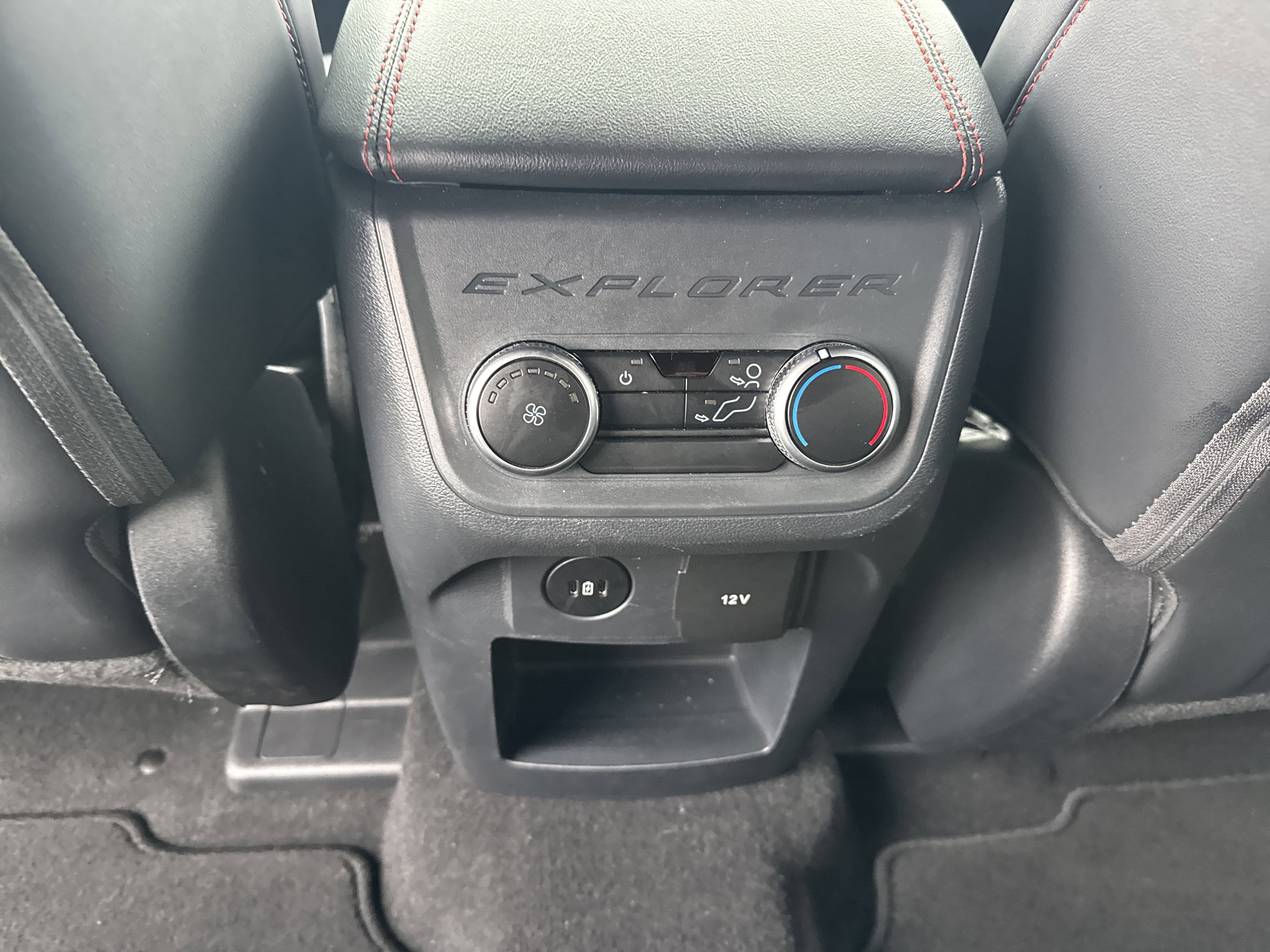 Used 2025 Ford Explorer ST-Line w/ ST-Line Street Pack image 30