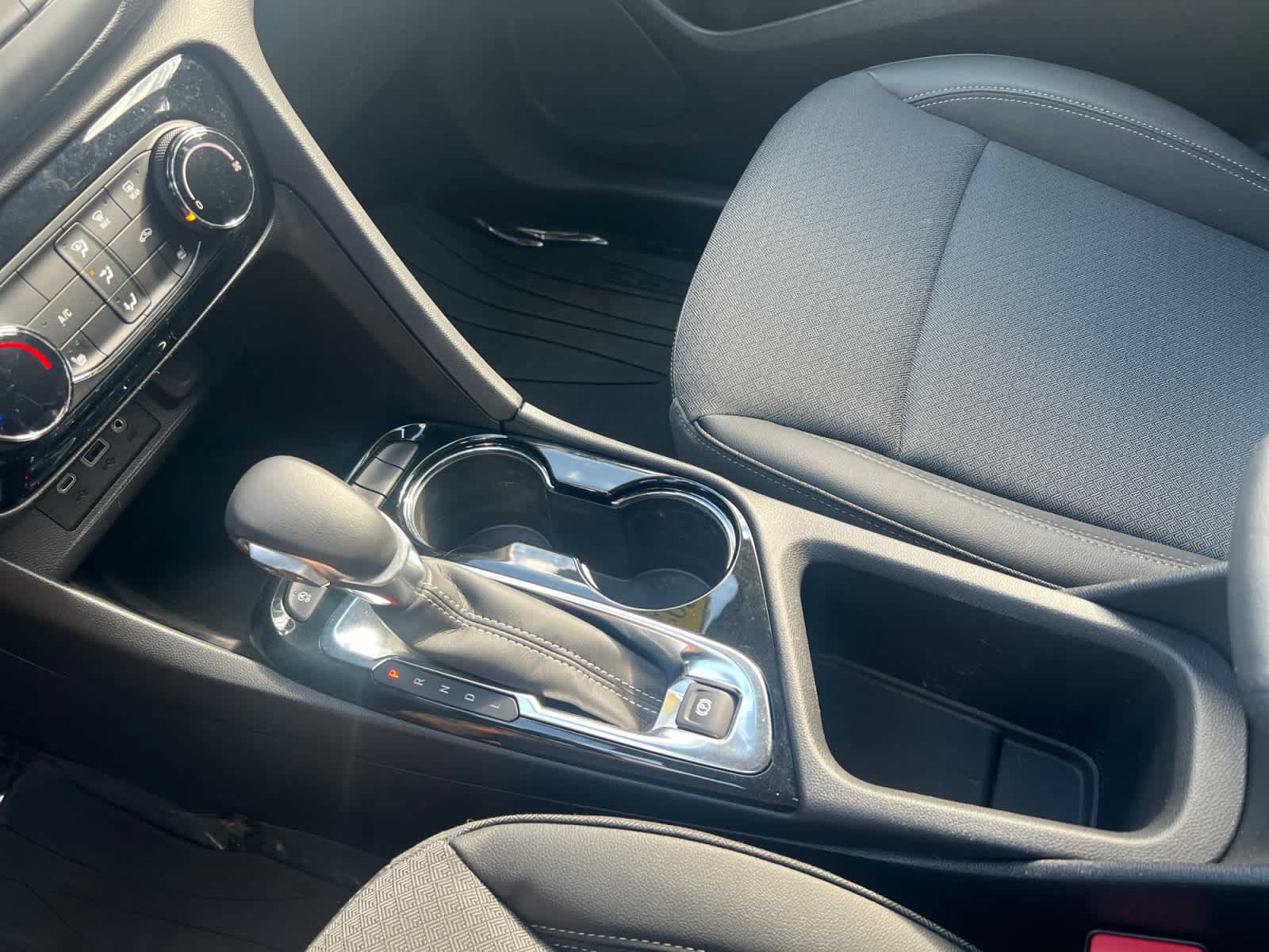 Certified 2023 Buick Encore GX Preferred w/ Cold Weather Comfort Package AWD/4WD image 16