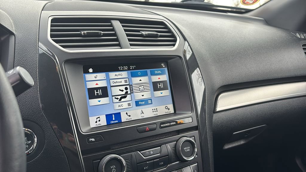 Used 2018 Ford Explorer XLT w/ Equipment Group 202A image 19