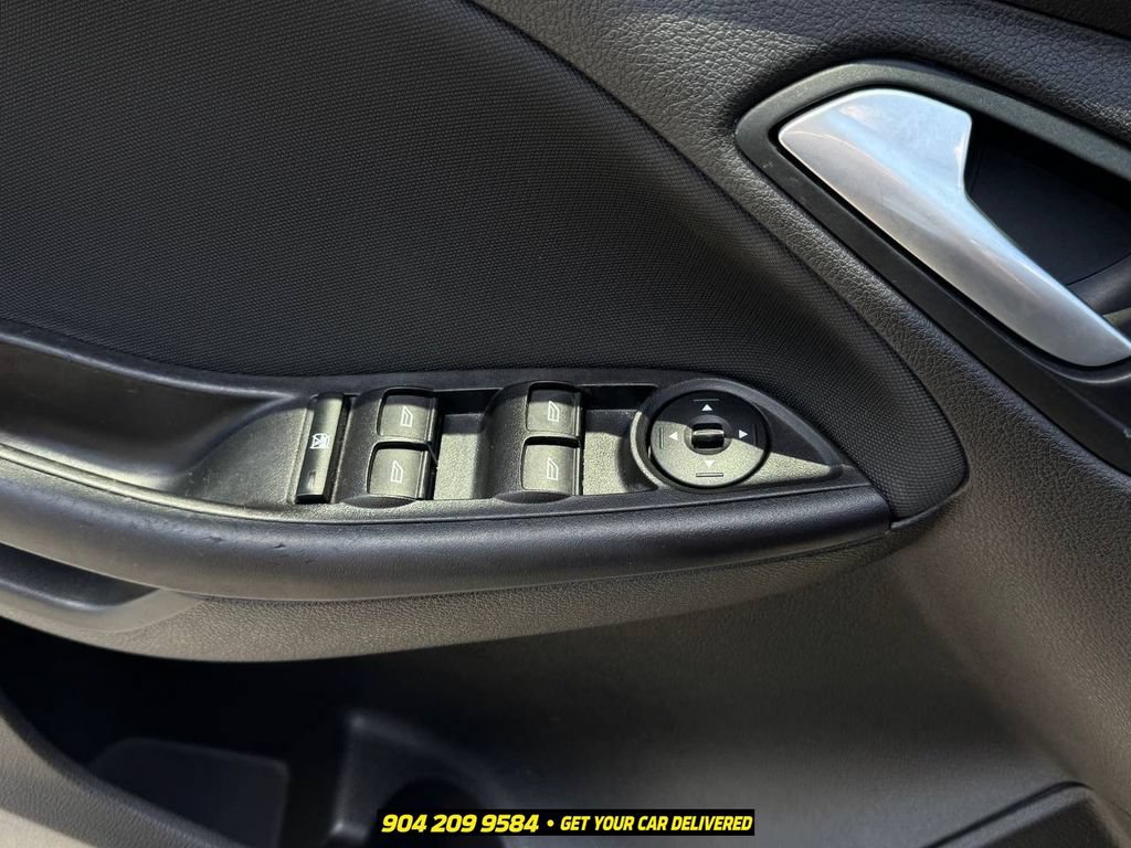 Used 2016 Ford Focus SE FWD image 15