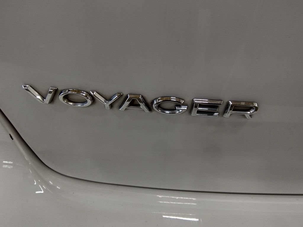 Used 2023 Chrysler Voyager LX FWD image 14