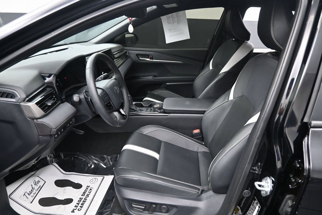 Used 2025 Toyota Camry SE image 30
