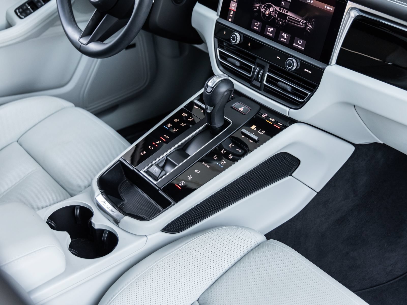 Certified 2024 Porsche Macan S AWD/4WD image 32