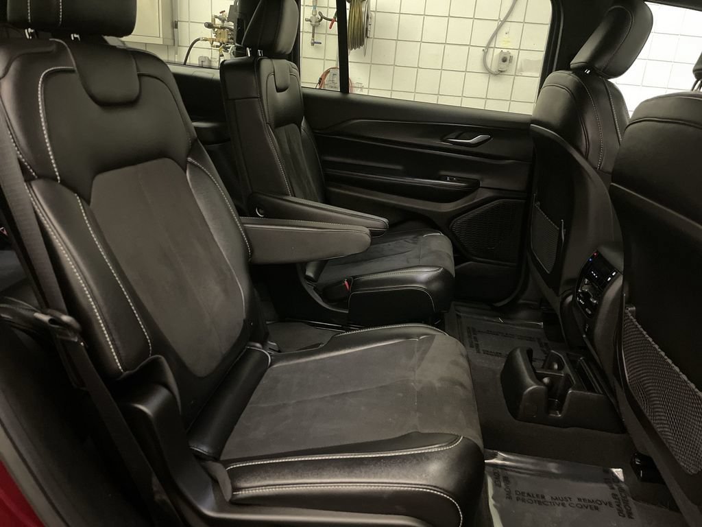 Used 2024 Jeep Grand Cherokee L Altitude AWD/4WD image 19