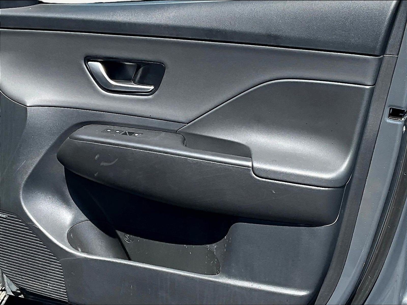 Used 2025 Hyundai Kona Limited FWD image 27