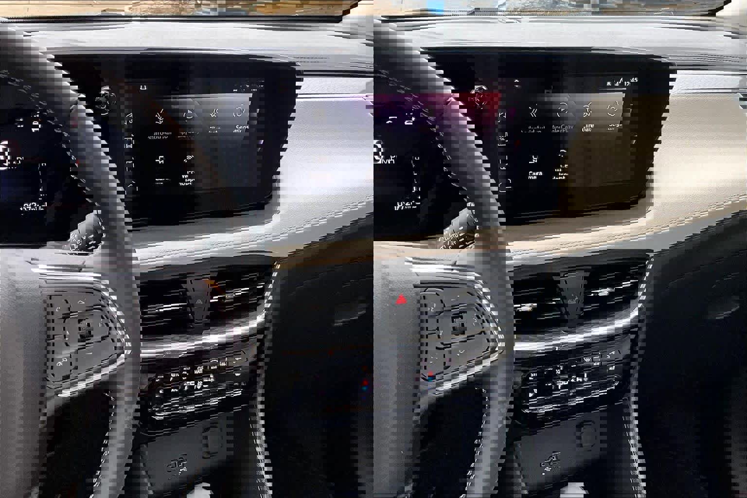 Used 2025 Buick Encore GX Avenir w/ Avenir Technology Package image 7