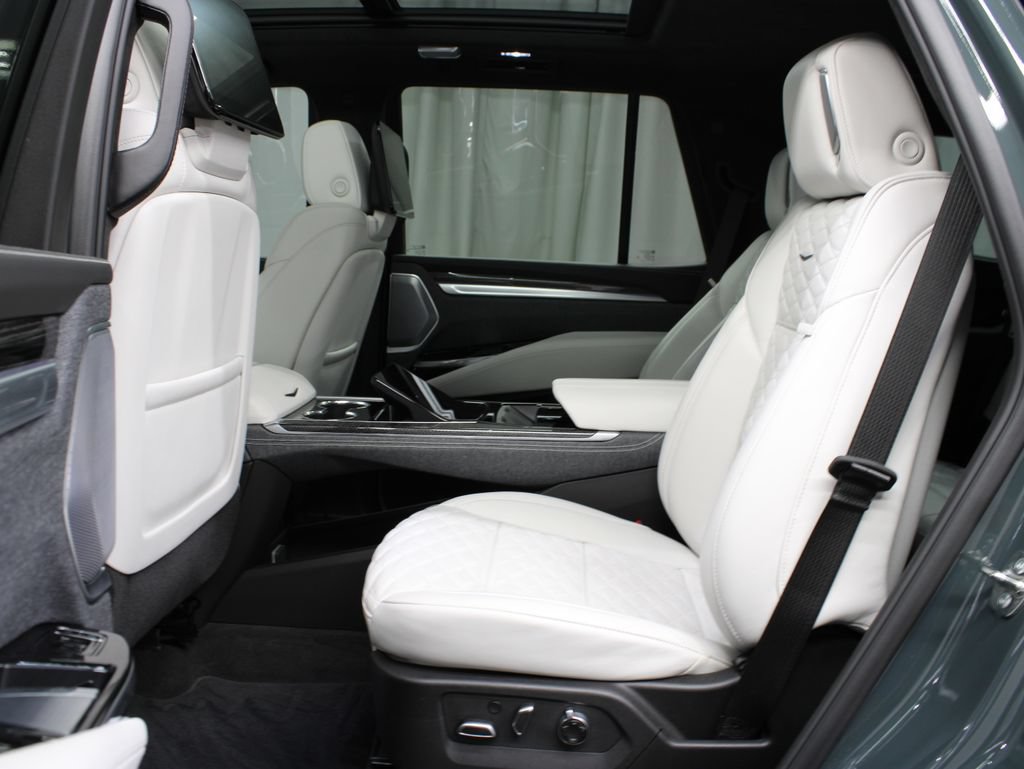 Used 2026 Cadillac Escalade V AWD/4WD image 17