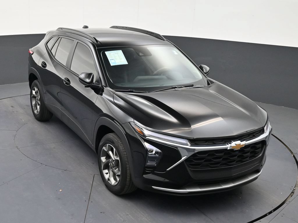 Used 2025 Chevrolet Trax LT w/ Driver Confidence Package FWD image 18