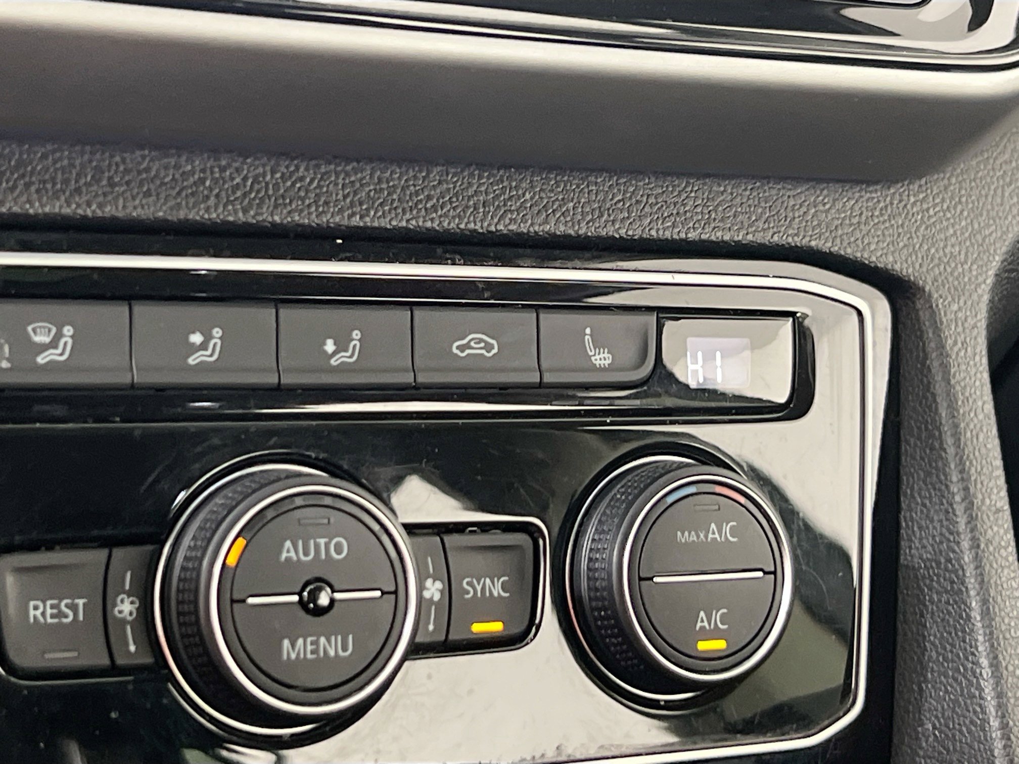 Used 2022 Volkswagen Atlas SEL R-Line image 20