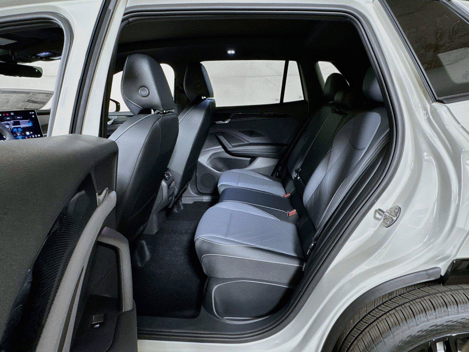 New 2026 Volkswagen Tiguan SE R-Line FWD image 12
