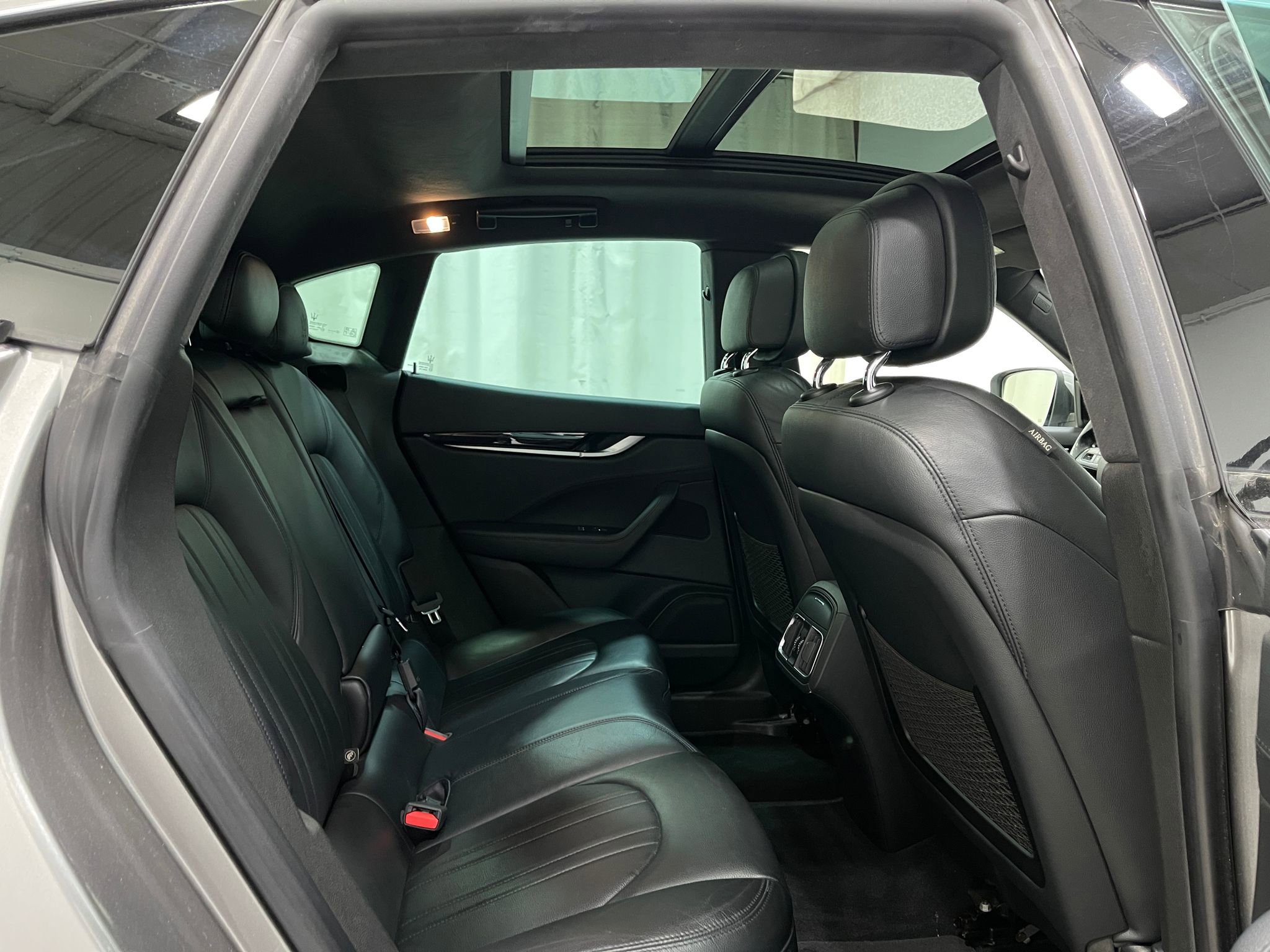 Used 2021 Maserati Levante image 28