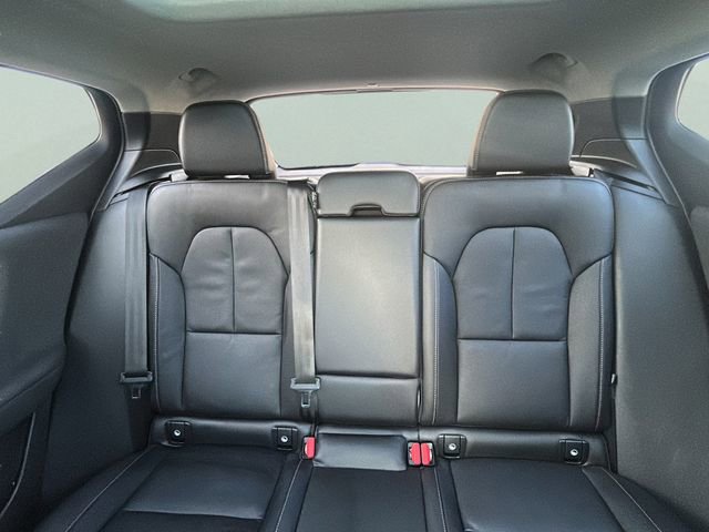 Used 2023 Volvo XC40 B5 Plus image 17