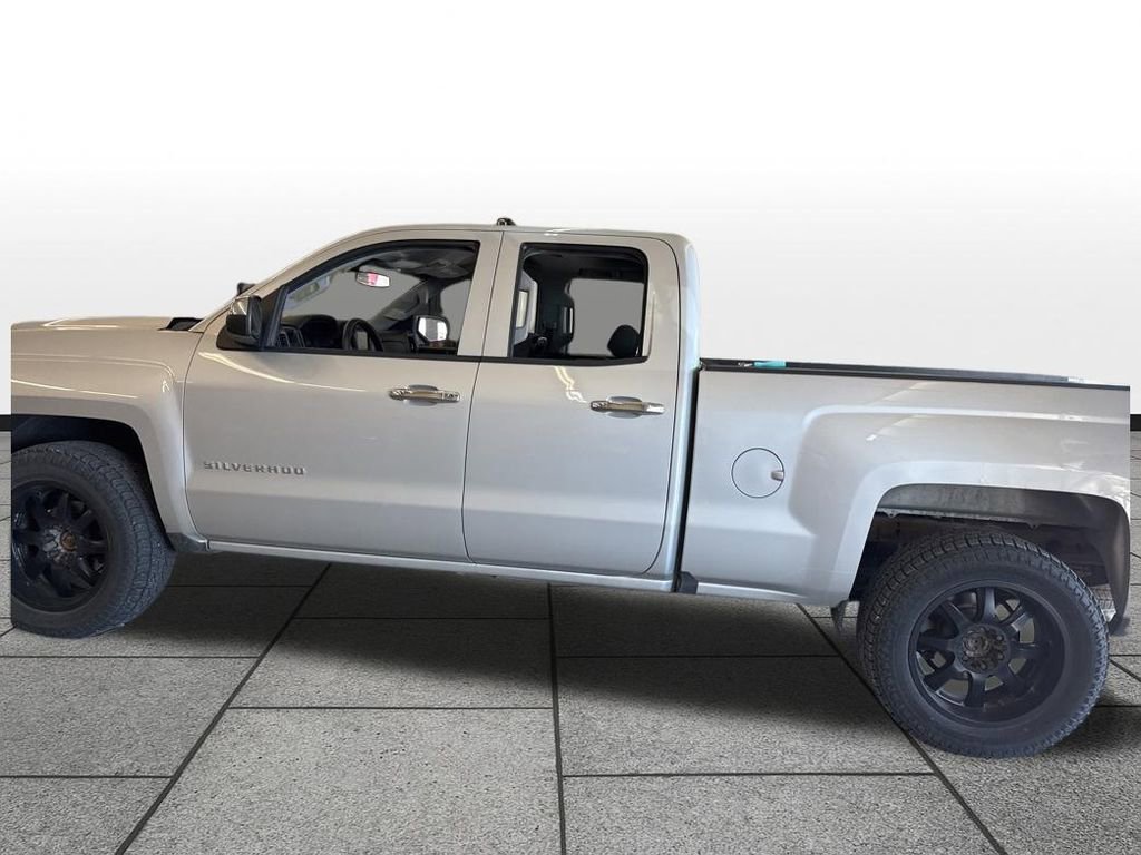 Used 2017 Chevrolet Silverado 1500 Custom w/ Custom Convenience Package AWD/4WD image 8