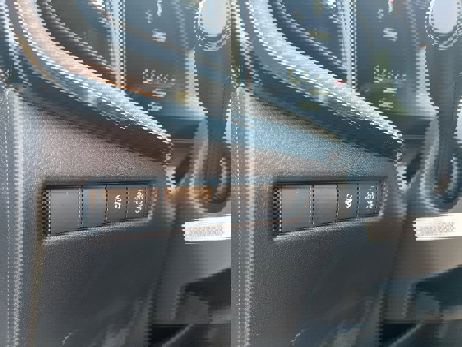 New 2026 Nissan Kicks SR w/ Cold Weather Package image 31