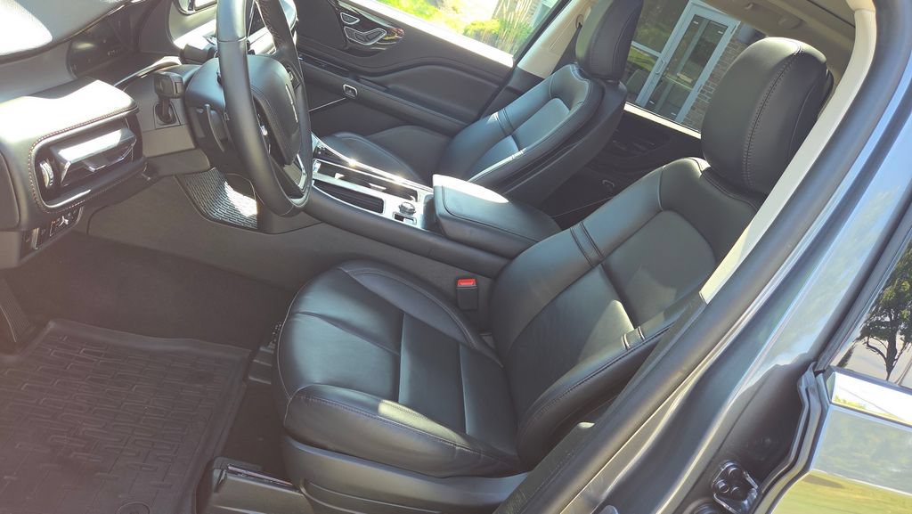 Used 2023 Lincoln Aviator AWD w/ Premium Package image 17
