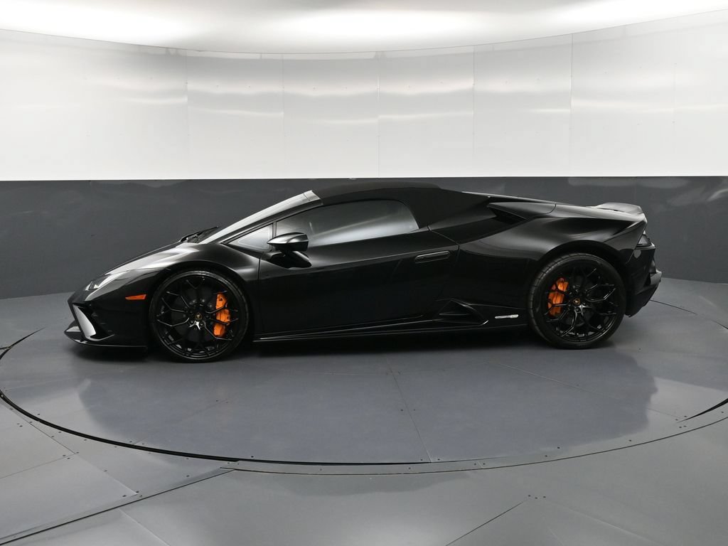 Used 2022 Lamborghini Huracan EVO RWD image 2