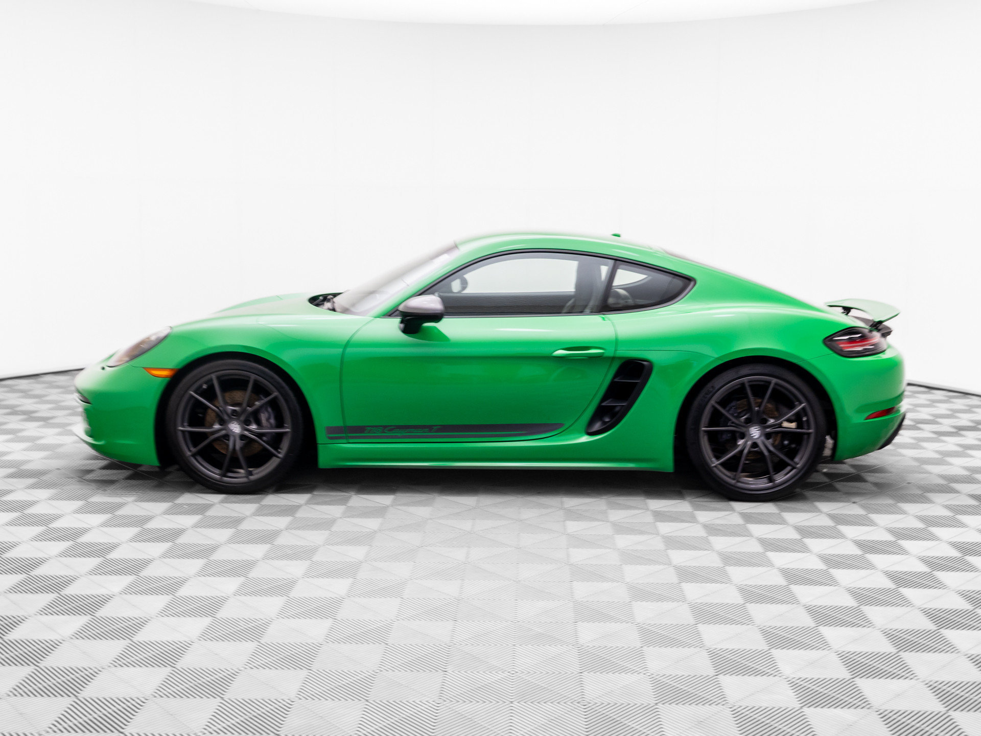 Certified 2021 Porsche 718 Cayman RWD image 2