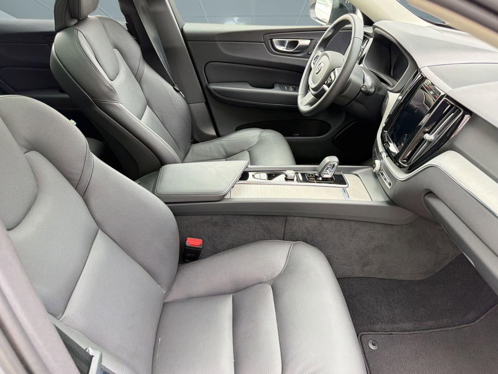 Certified 2025 Volvo XC60 B5 Plus image 30