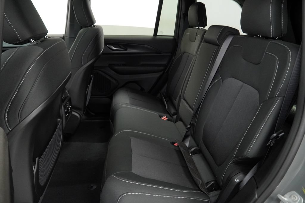 New 2027 Jeep Grand Cherokee Laredo AWD/4WD image 17