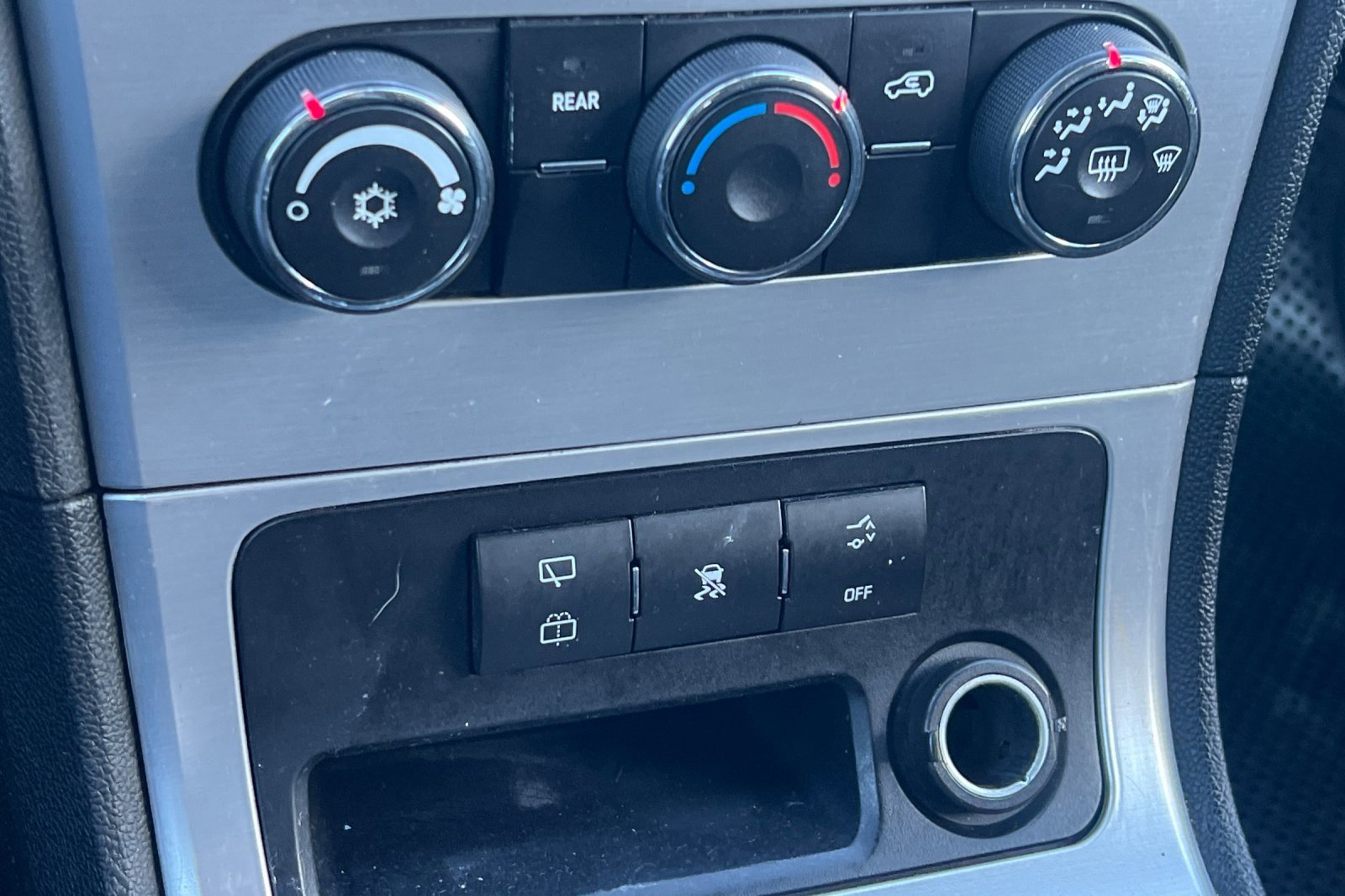 Used 2010 GMC Acadia SLE image 18