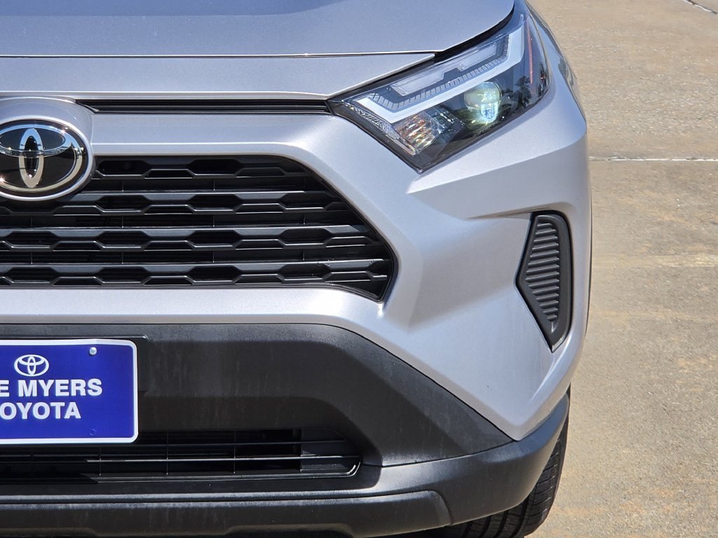 Used 2025 Toyota RAV4 XLE FWD image 4