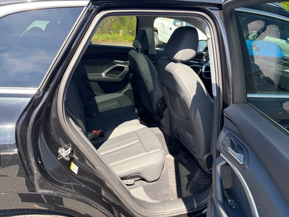 Used 2025 Audi Q5 Premium w/ Convenience Package image 29