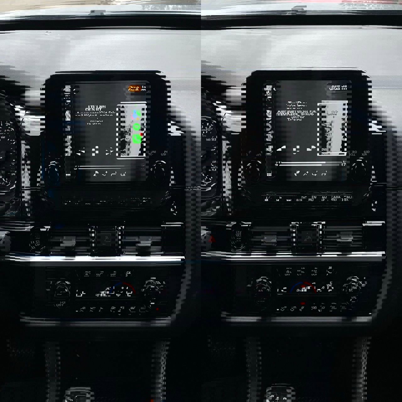 Used 2025 Nissan Pathfinder SL image 18