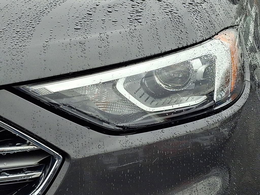 Certified 2020 Ford Edge SE image 9