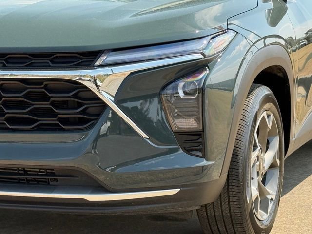 Used 2025 Chevrolet Trax LT FWD image 11