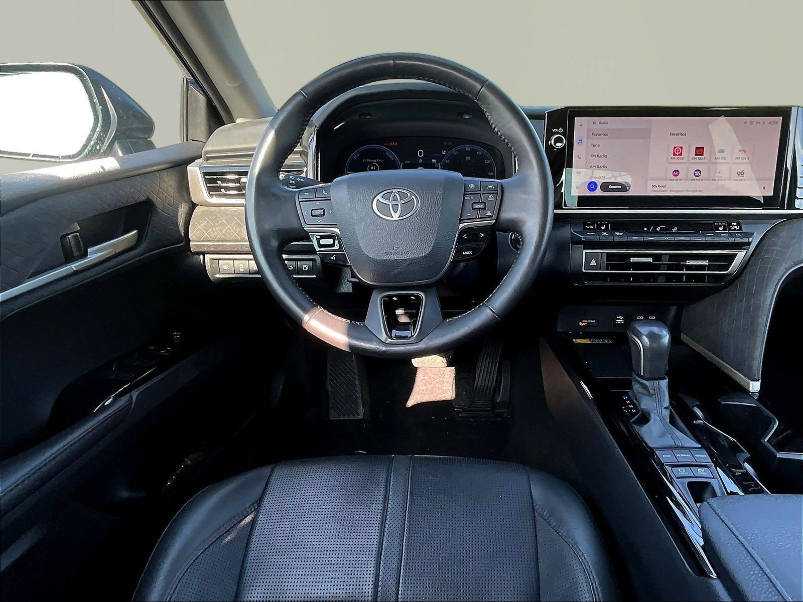 Used 2025 Toyota Camry XLE FWD image 8