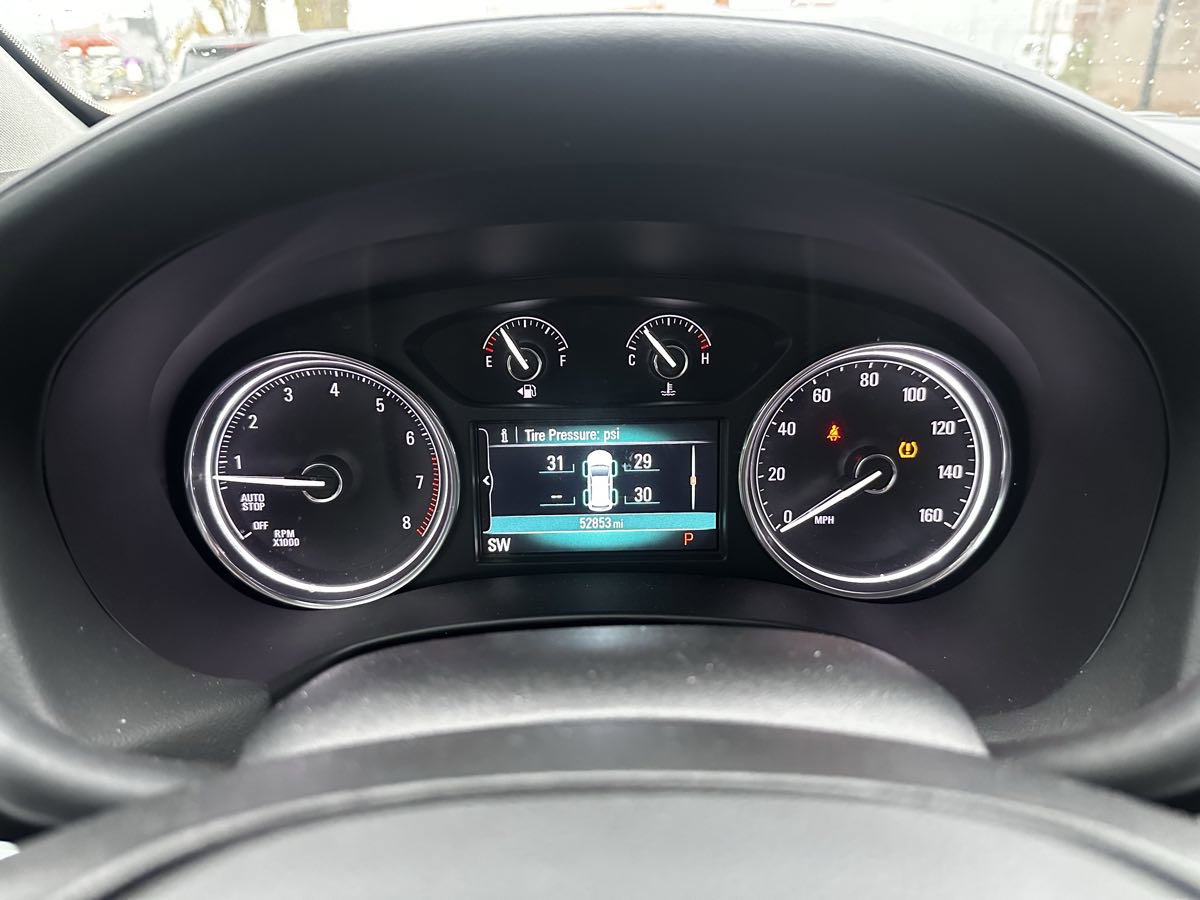 Used 2018 Buick Enclave Essence image 29