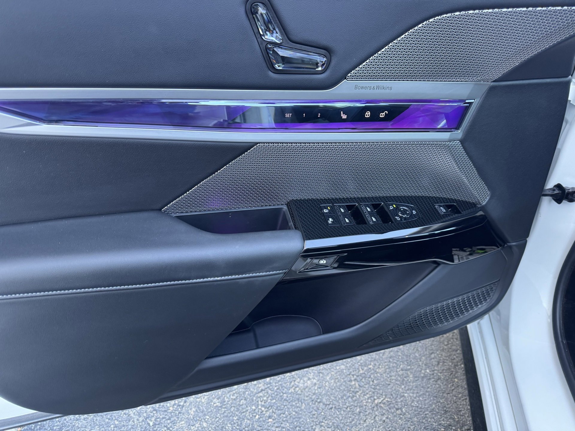 Used 2025 BMW 740i xDrive image 9