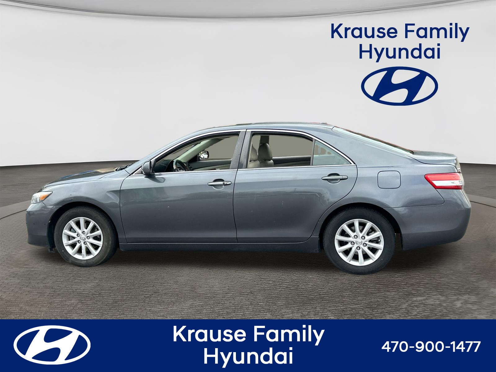 Used 2011 Toyota Camry XLE w/ XLE Extra-Value Pkg #2 FWD image 4