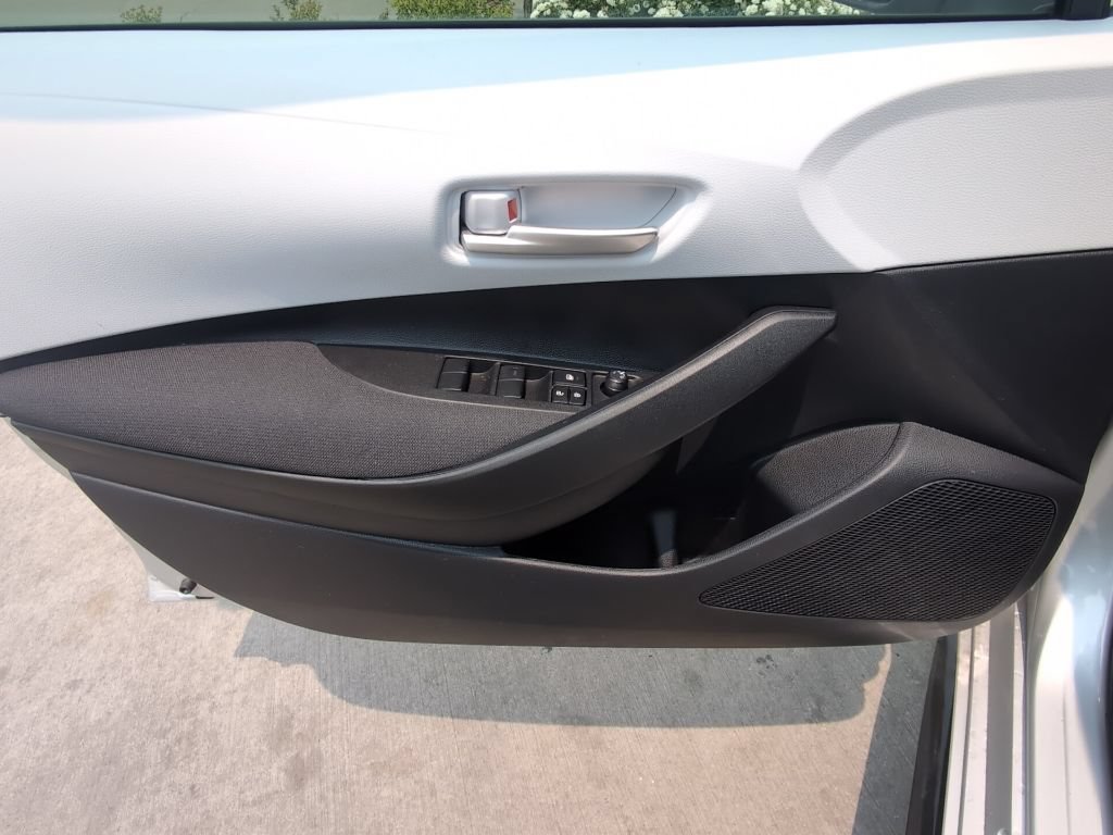 Used 2026 Toyota Corolla SE FWD image 9