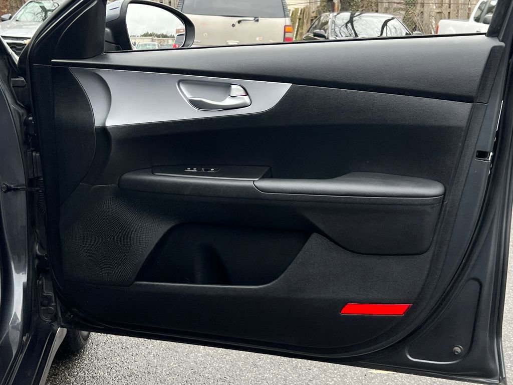 Used 2024 Kia Forte LXS image 7