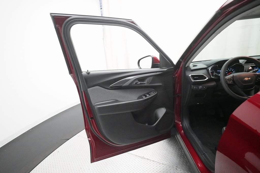 Certified 2023 Chevrolet TrailBlazer LT w/ Convenience Package image 27