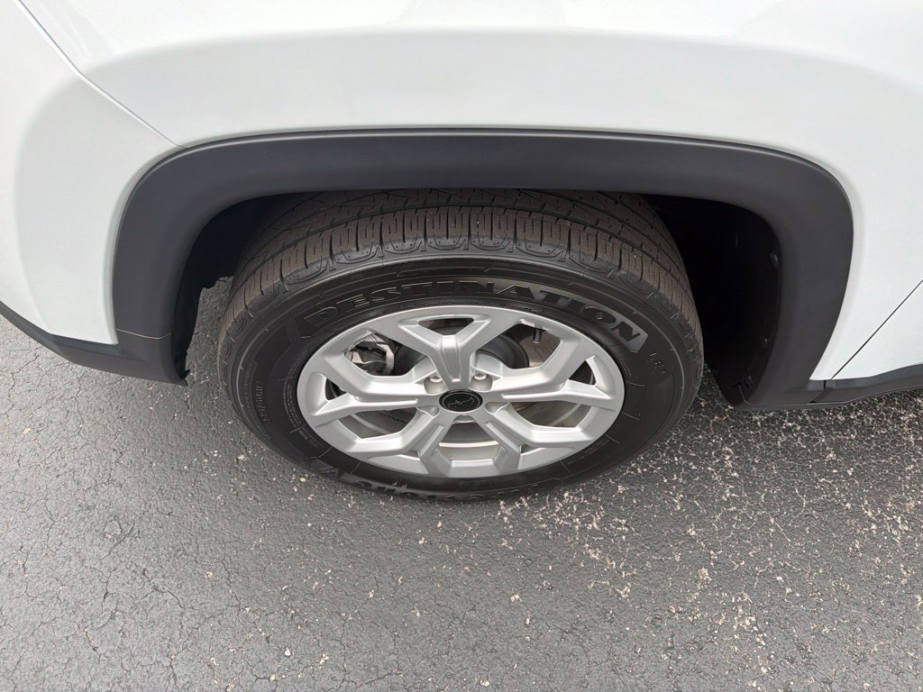 Used 2025 Jeep Compass Latitude AWD/4WD image 9