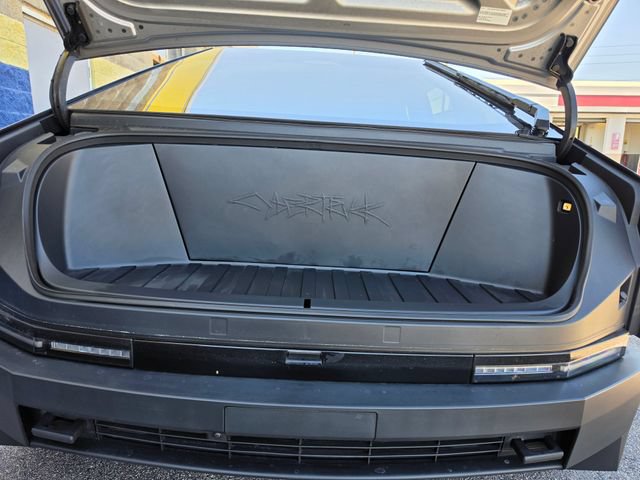 Used 2024 Tesla Cybertruck Cyberbeast AWD/4WD image 31