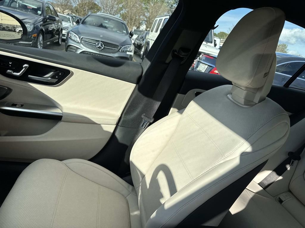 Used 2024 Mercedes-Benz C 300 Sedan image 16