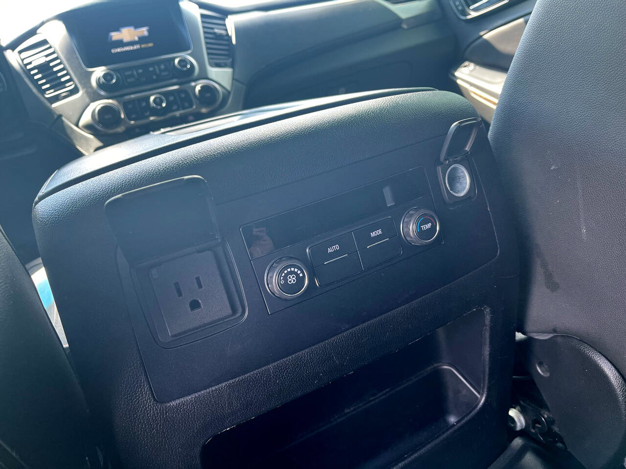 Used 2018 Chevrolet Suburban LT image 18