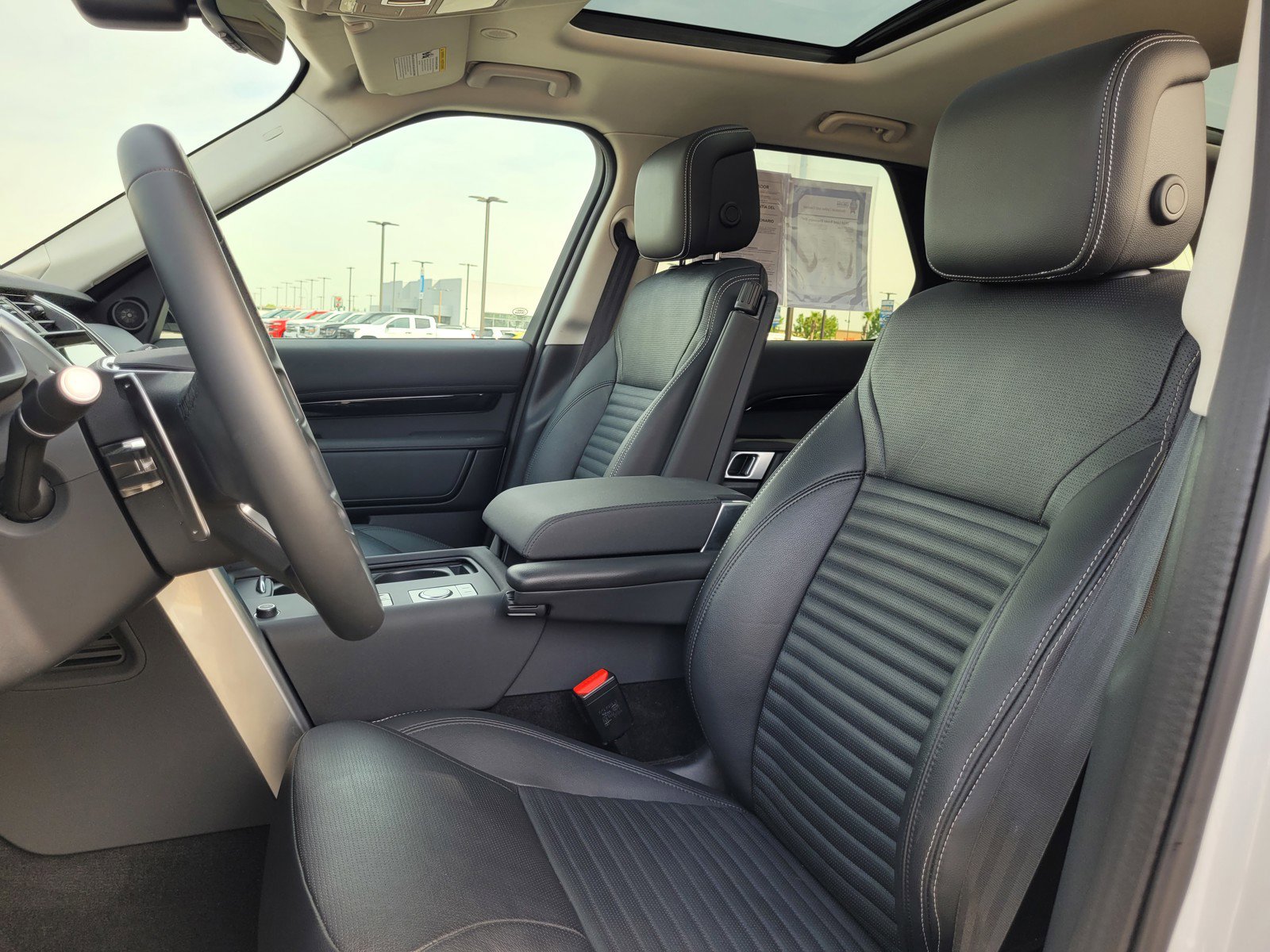 Used 2024 Land Rover Discovery S AWD/4WD image 10