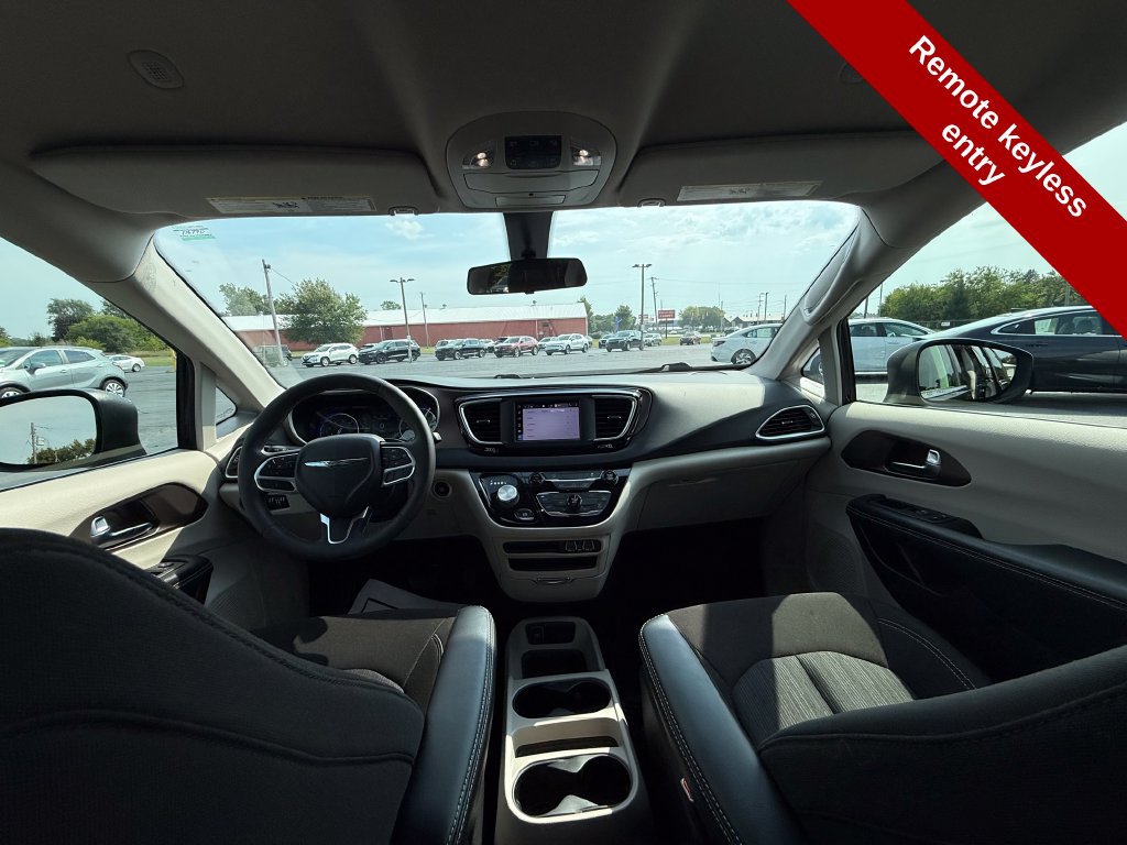 Used 2022 Chrysler Voyager LX FWD image 38